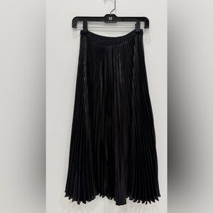 Diane von Furstenberg Black Metallic Pleated Skirt Size 0